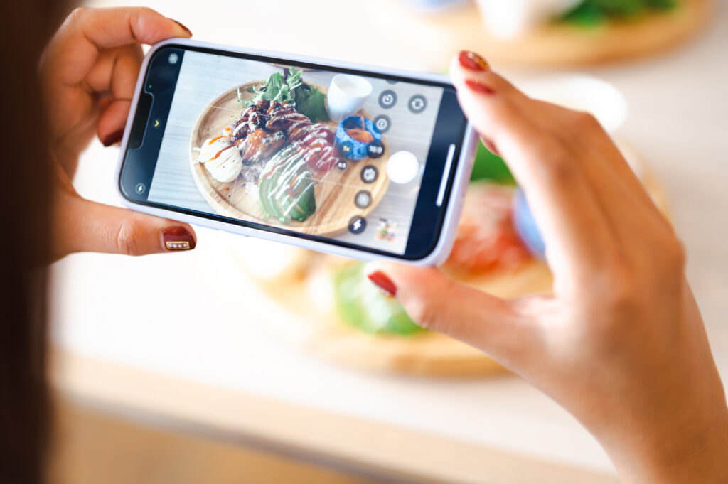 ファンの消費行動がわかる！視聴スタイルと関連費用に関するアンケート